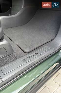 Позашляховик / Кросовер Rivian R1S 2023 в 