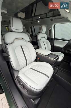 Позашляховик / Кросовер Rivian R1S 2023 в 