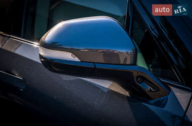 Позашляховик / Кросовер Rivian R1S 2023 в 