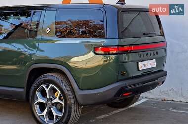Позашляховик / Кросовер Rivian R1S 2023 в 