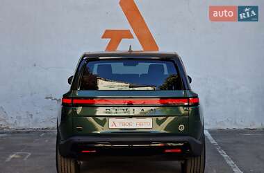 Позашляховик / Кросовер Rivian R1S 2023 в 