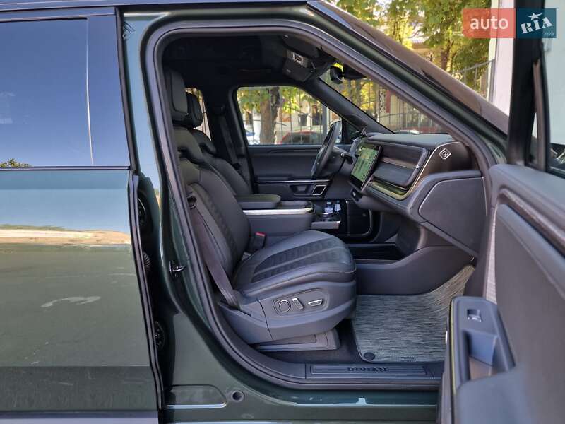Внедорожник / Кроссовер Rivian R1S 2023 в Одессе