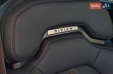 Позашляховик / Кросовер Rivian R1S 2023 в 