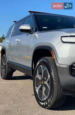 Позашляховик / Кросовер Rivian R1S 2023 в 