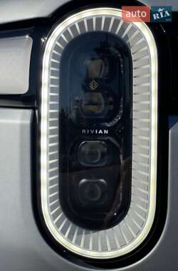 Позашляховик / Кросовер Rivian R1S 2023 в 