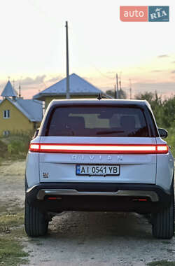 Позашляховик / Кросовер Rivian R1S 2024 в 