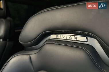 Позашляховик / Кросовер Rivian R1S 2024 в 