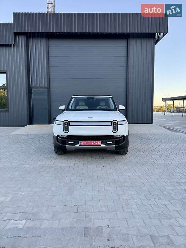 Позашляховик / Кросовер Rivian R1S 2023 в Дубні
