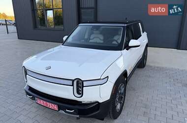 Внедорожник / Кроссовер Rivian R1S 2023 в 