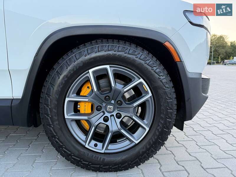 Позашляховик / Кросовер Rivian R1S 2023 в Дубні