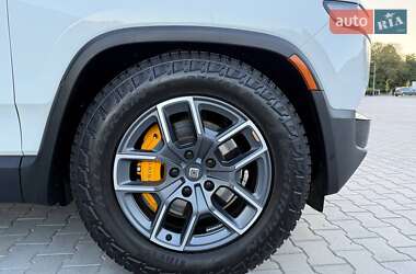 Внедорожник / Кроссовер Rivian R1S 2023 в 