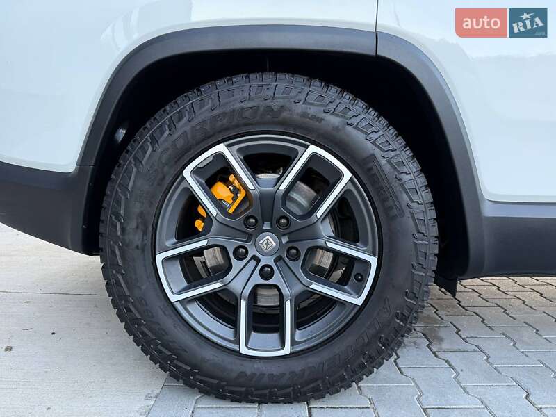 Позашляховик / Кросовер Rivian R1S 2023 в Дубні
