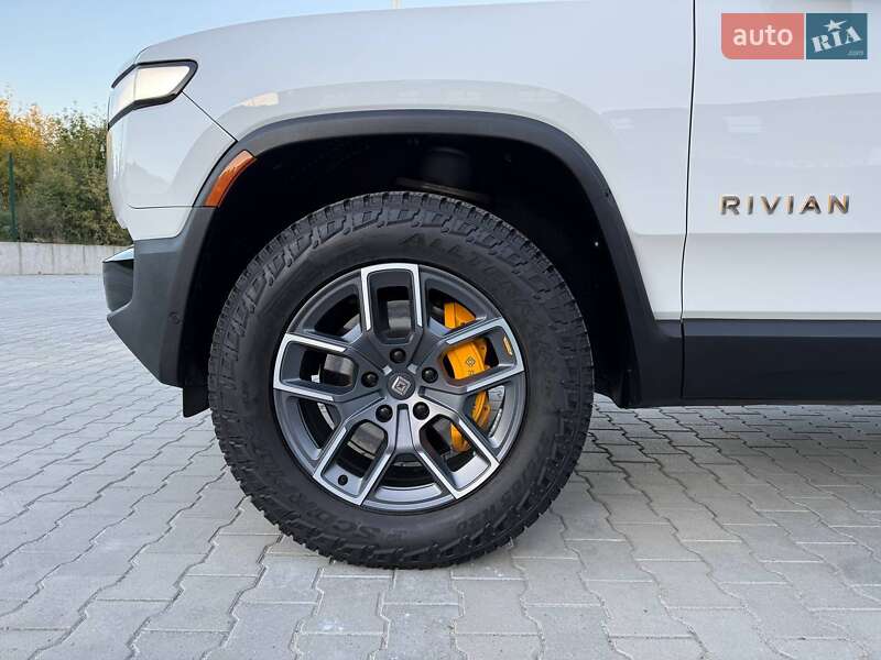 Позашляховик / Кросовер Rivian R1S 2023 в Дубні