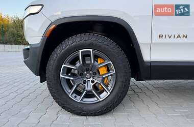 Внедорожник / Кроссовер Rivian R1S 2023 в 