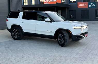 Внедорожник / Кроссовер Rivian R1S 2023 в 