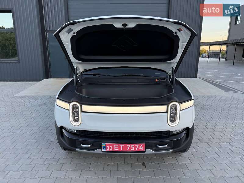 Позашляховик / Кросовер Rivian R1S 2023 в Дубні