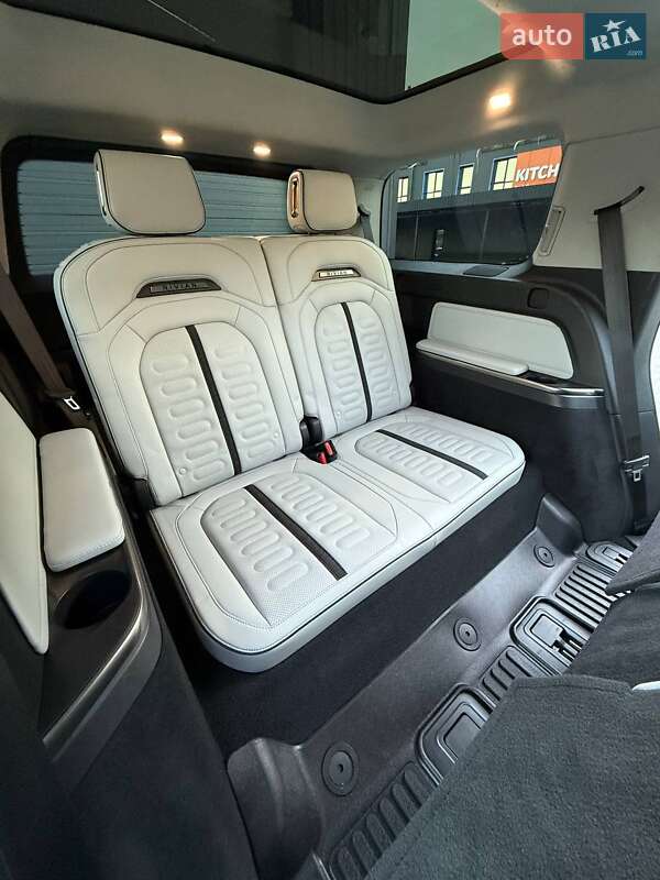 Позашляховик / Кросовер Rivian R1S 2023 в Дубні