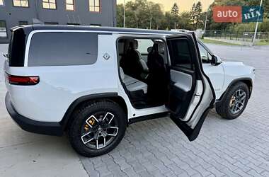 Внедорожник / Кроссовер Rivian R1S 2023 в 
