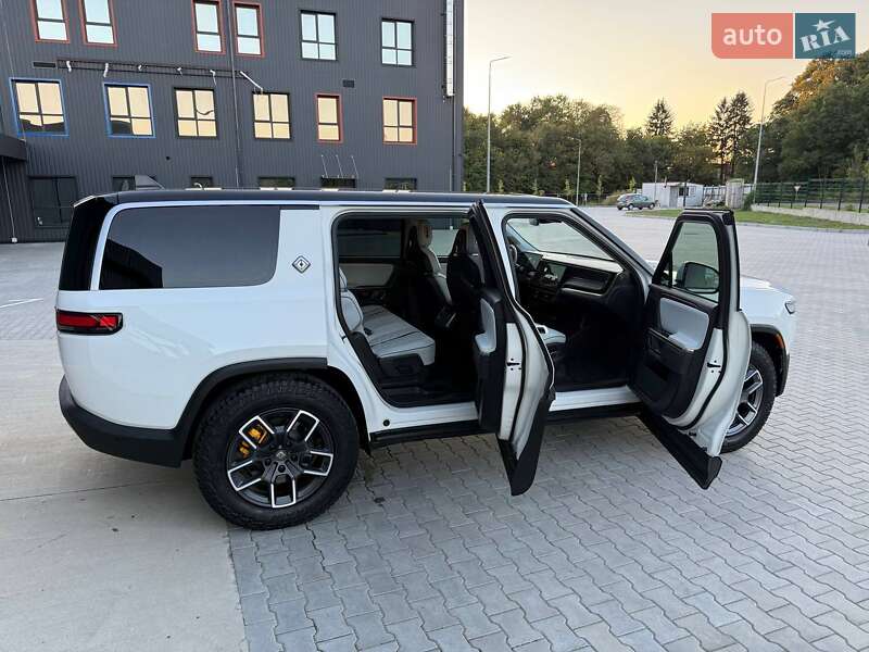 Позашляховик / Кросовер Rivian R1S 2023 в Дубні