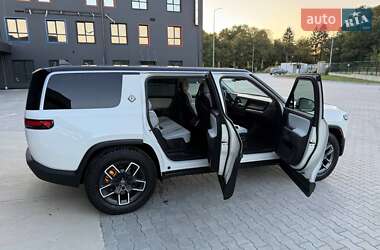 Внедорожник / Кроссовер Rivian R1S 2023 в 