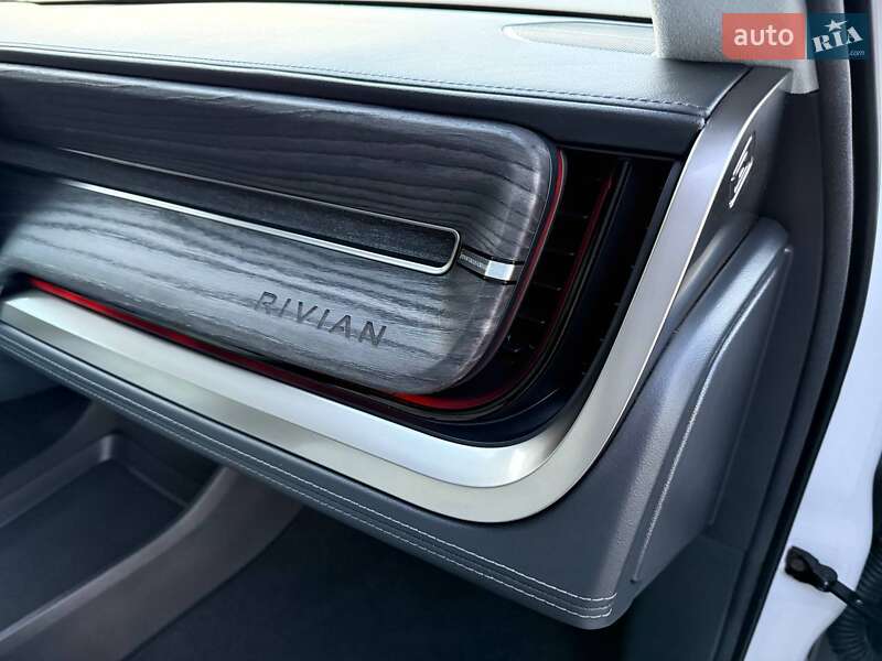 Позашляховик / Кросовер Rivian R1S 2023 в Дубні