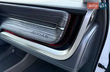 Внедорожник / Кроссовер Rivian R1S 2023 в 