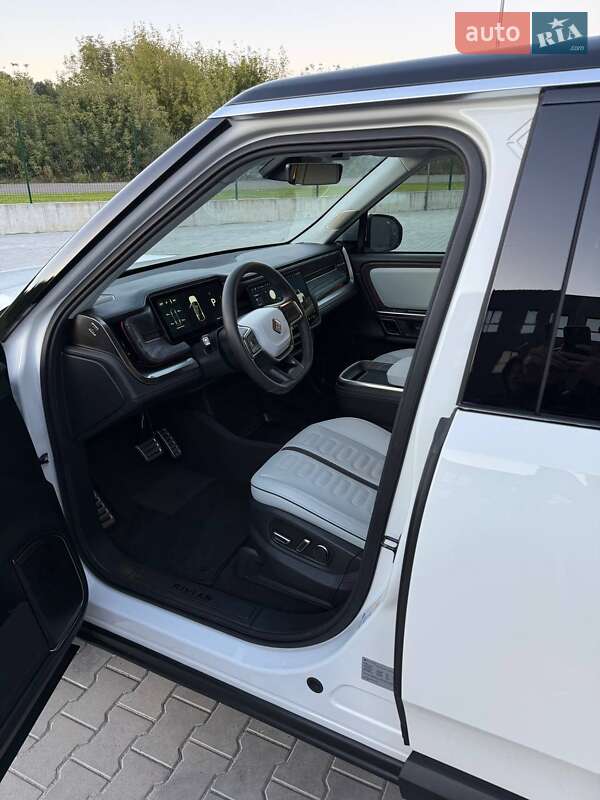 Позашляховик / Кросовер Rivian R1S 2023 в Дубні