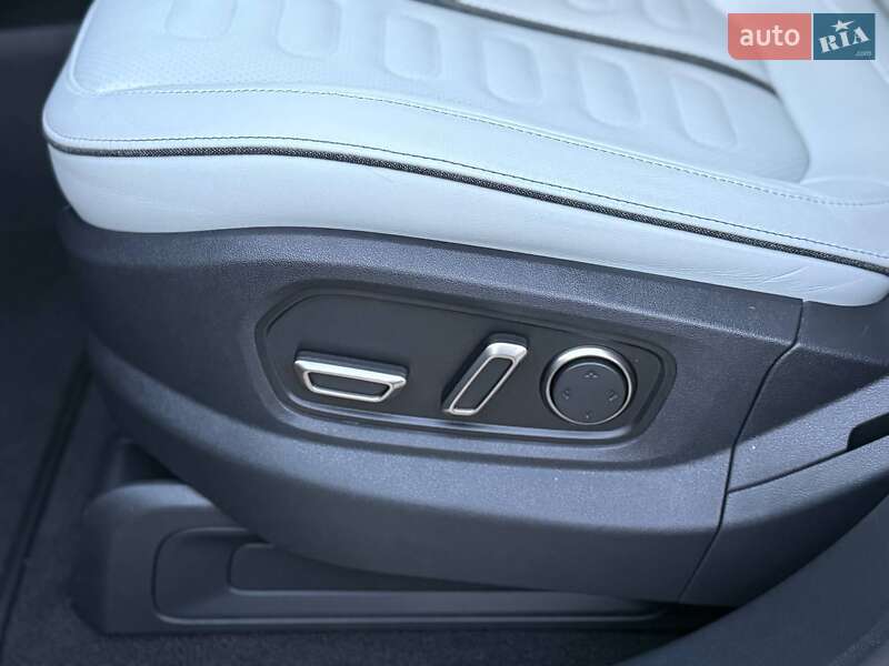 Позашляховик / Кросовер Rivian R1S 2023 в Дубні