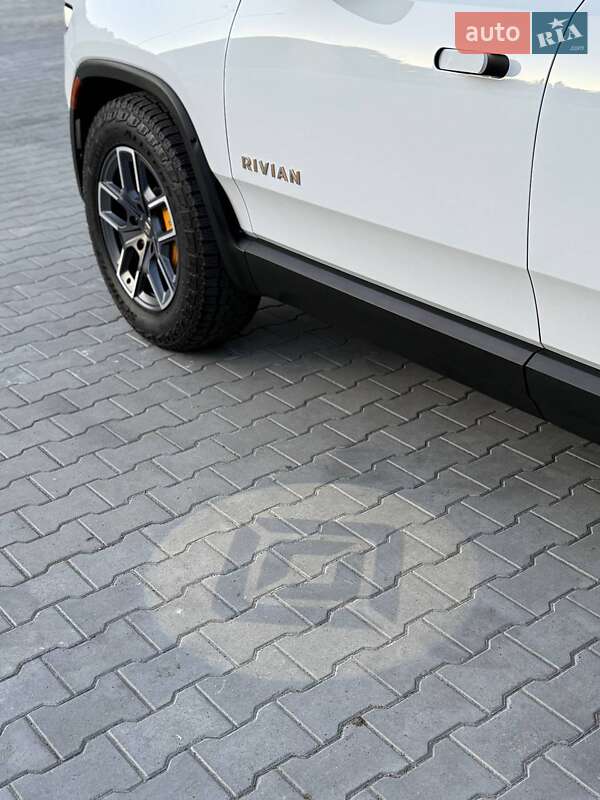Позашляховик / Кросовер Rivian R1S 2023 в Дубні