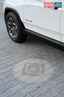 Внедорожник / Кроссовер Rivian R1S 2023 в 