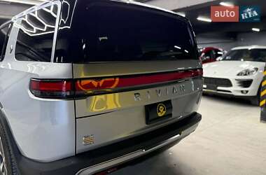 Внедорожник / Кроссовер Rivian R1S 2024 в 