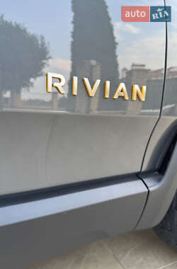 Позашляховик / Кросовер Rivian R1S 2023 в 