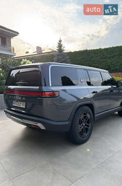 Позашляховик / Кросовер Rivian R1S 2023 в 