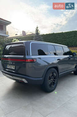 Позашляховик / Кросовер Rivian R1S 2023 в 