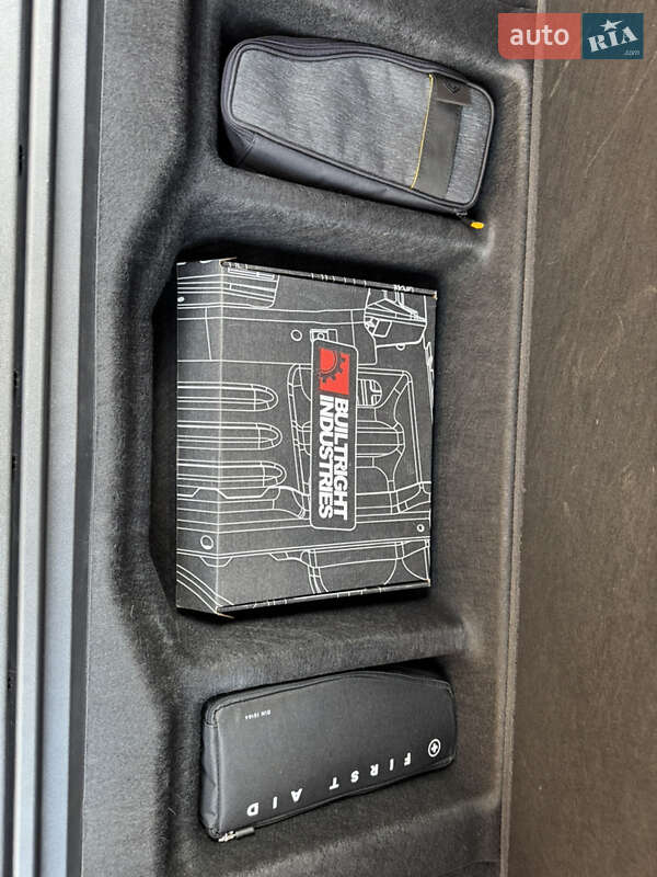 Внедорожник / Кроссовер Rivian R1S 2023 в Киеве