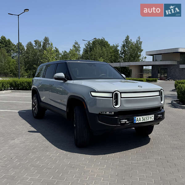 Позашляховик / Кросовер Rivian R1S 2023 в Бучі