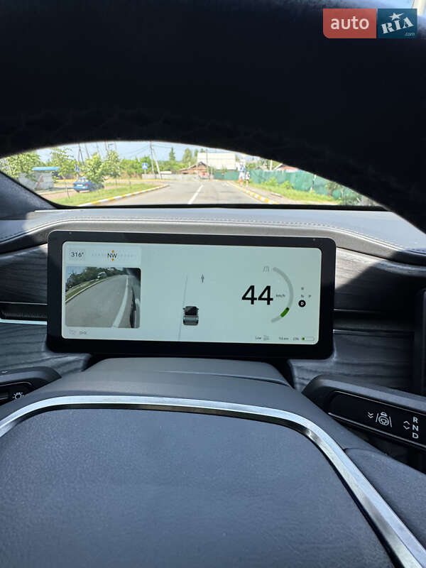 Позашляховик / Кросовер Rivian R1S 2023 в Бучі