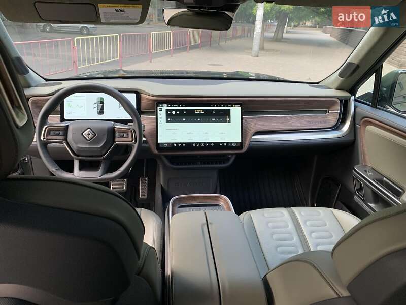 Внедорожник / Кроссовер Rivian R1S 2023 в Одессе фото 24 Внедорожник / Кроссовер Rivian R1S 2023 в Одессе