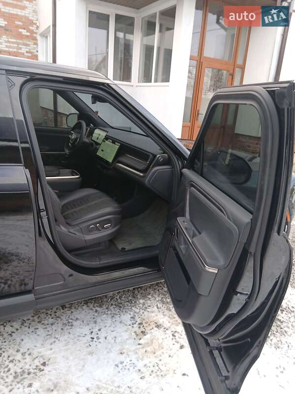 Внедорожник / Кроссовер Rivian R1S 2023 в Городке фото 21 Внедорожник / Кроссовер Rivian R1S 2023 в Городке