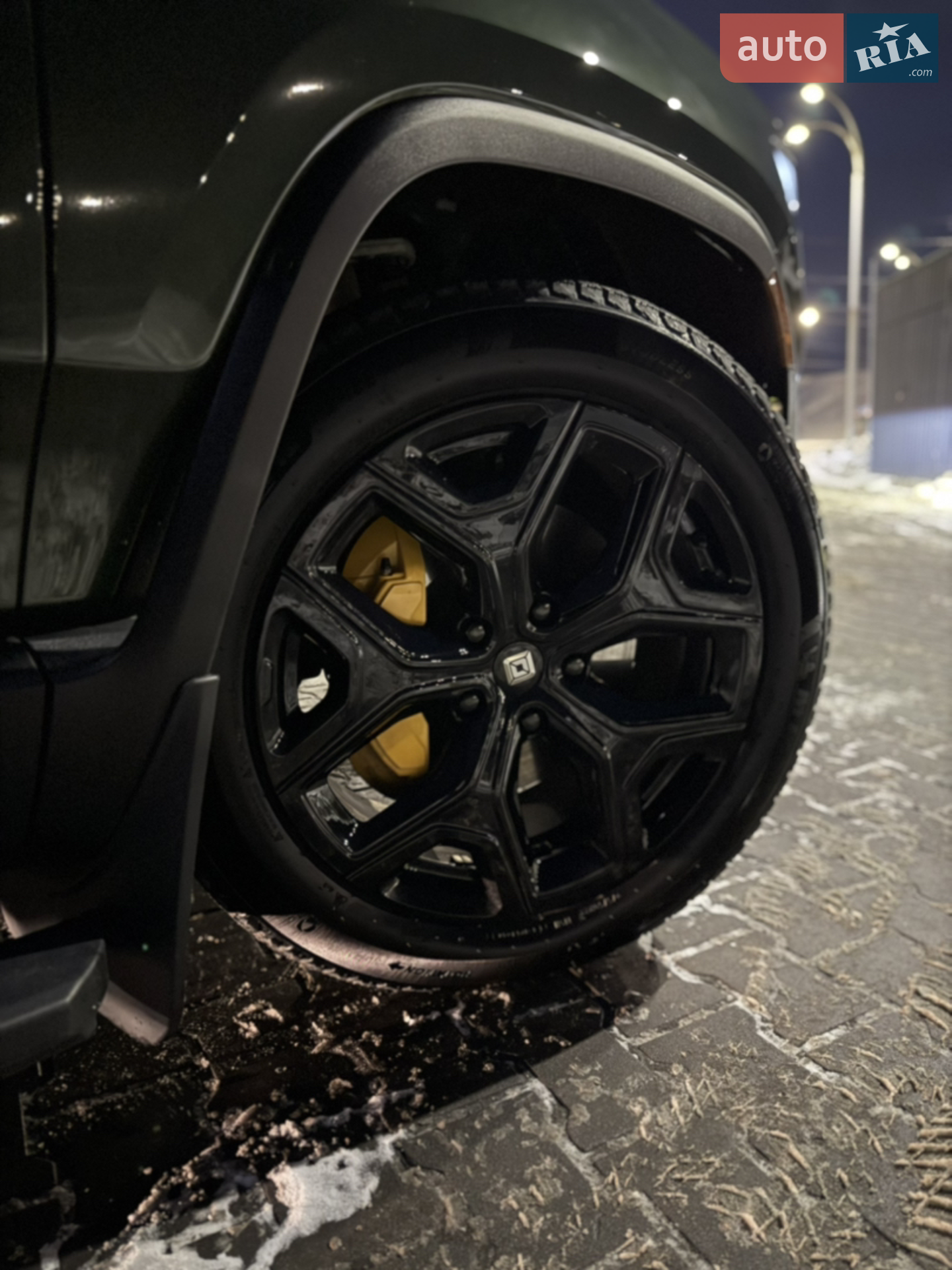 2023 Rivian R1S - мініатюра 17