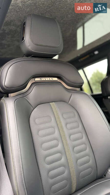 Внедорожник / Кроссовер Rivian R1S 2024 в Костополе