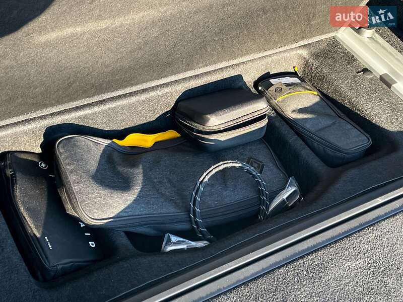 Внедорожник / Кроссовер Rivian R1S 2023 в Киеве