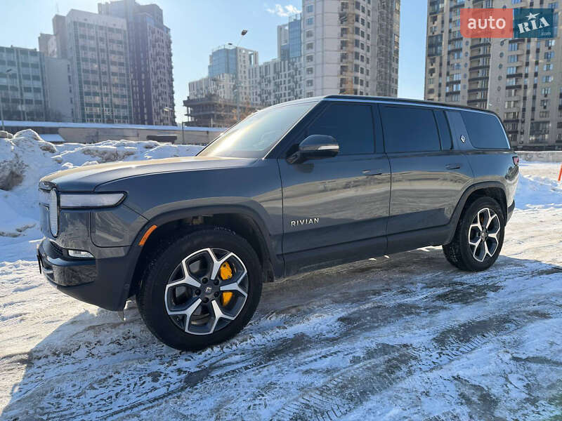 Rivian R1S 2023