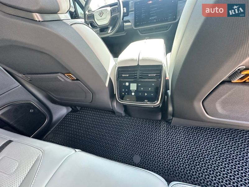 Внедорожник / Кроссовер Rivian R1S 2023 в Киеве