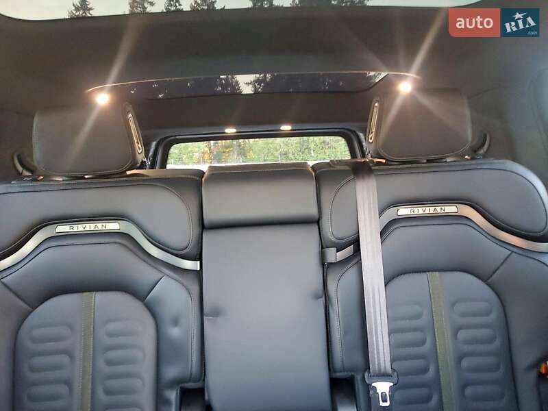 Внедорожник / Кроссовер Rivian R1S 2024 в Львове