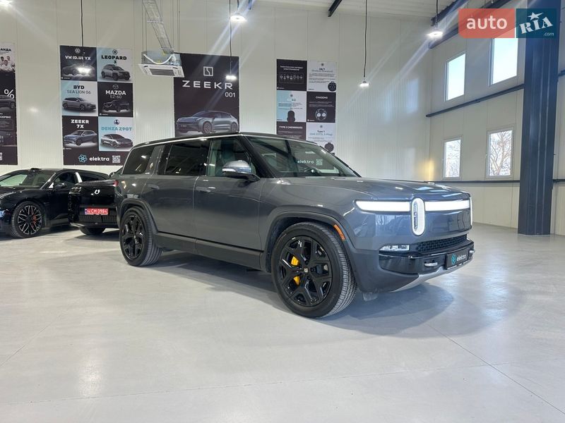 Rivian R1S 2023