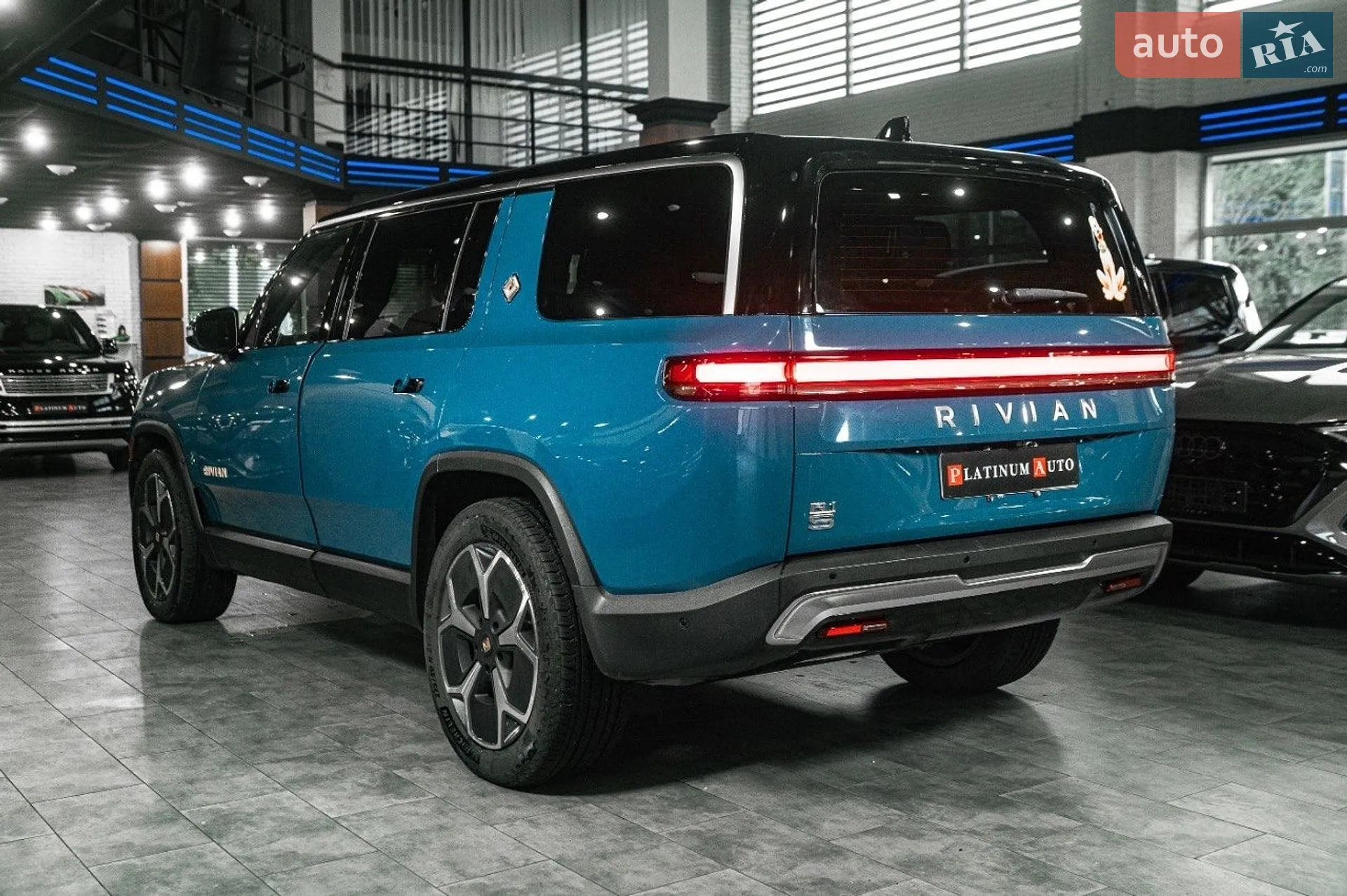 Rivian R1S 2023 VIN 7PDSGABA1RN031444 фото оголошення 17 з 63