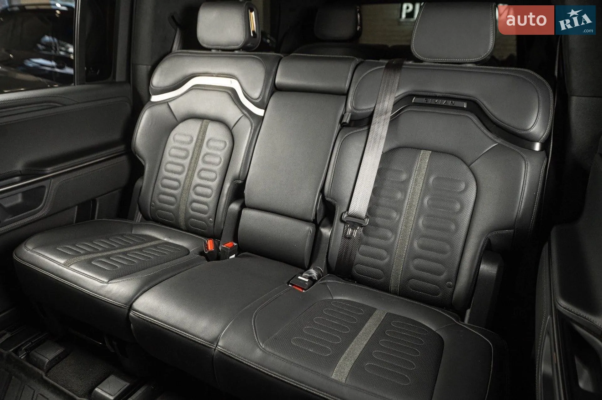Rivian R1S 2023 VIN 7PDSGABA1RN031444 фото оголошення 56 з 63