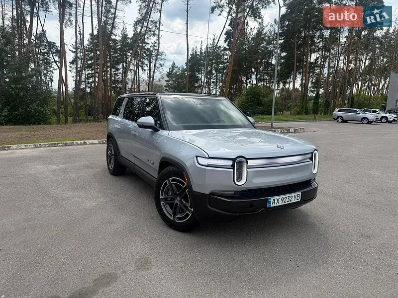 Rivian R1S