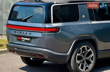 Rivian R1S 2024
